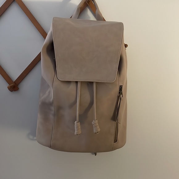 grey backpack - Picture 4 of 4